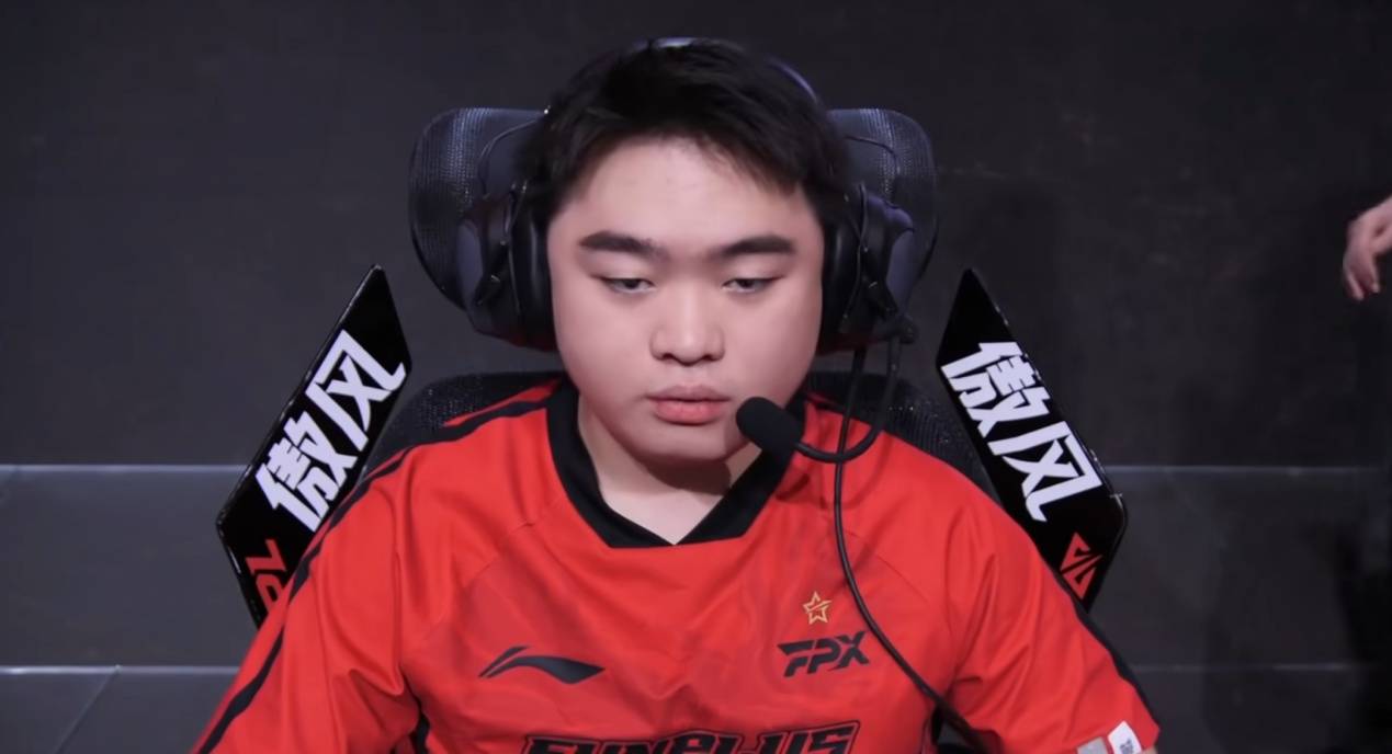 RNG碾压FPX,Knight完成史诗逆转宿命之战成都决赛之夜,锁定晋级资格 RNG碾压FPX,Knight完成史诗逆转宿命之战成都决赛之夜,锁定晋级资格