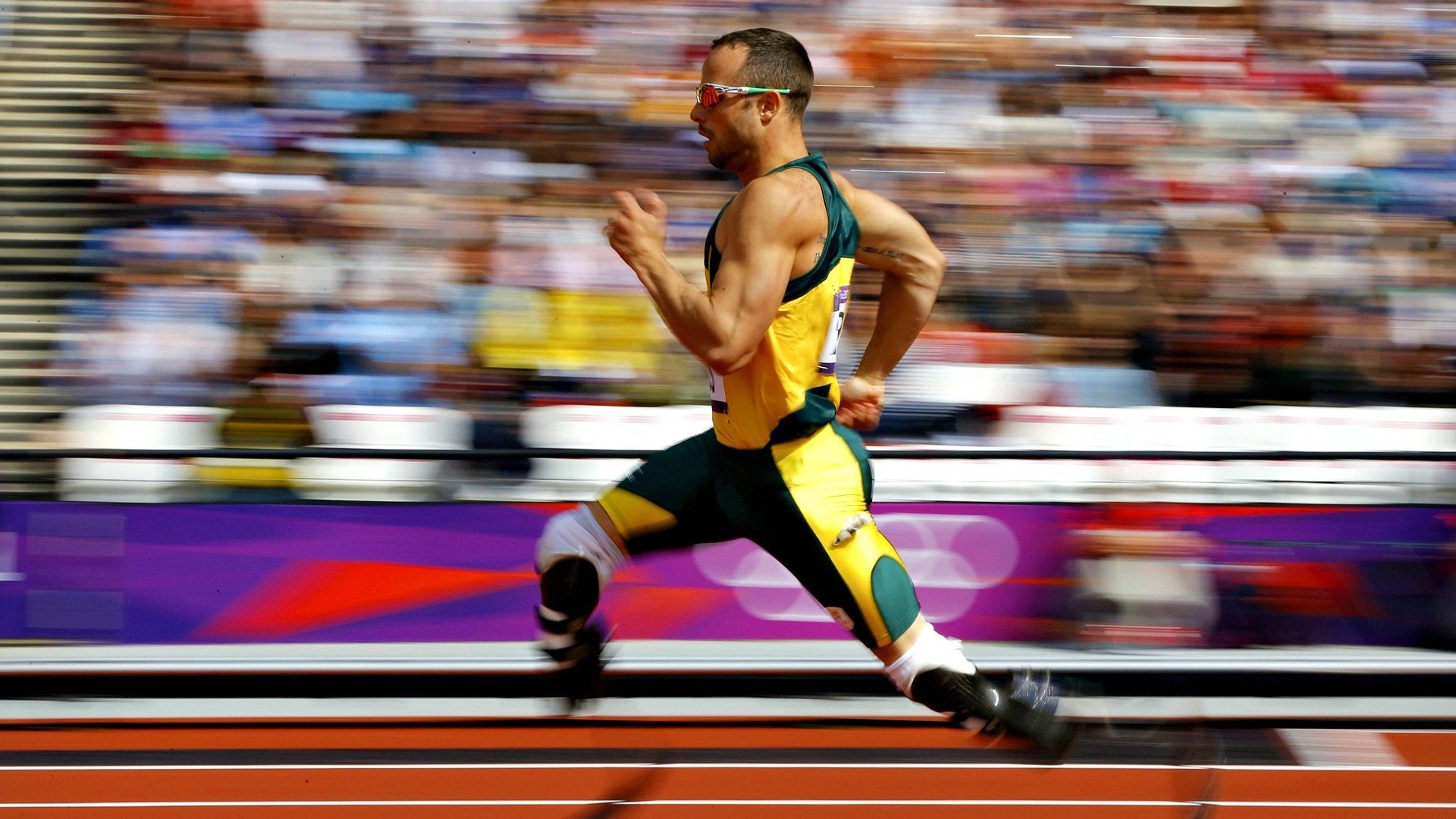 绝杀！F1街道赛惊现苏格兰vs毕尔巴鄂式终极反转，无名小卒一鸣惊人