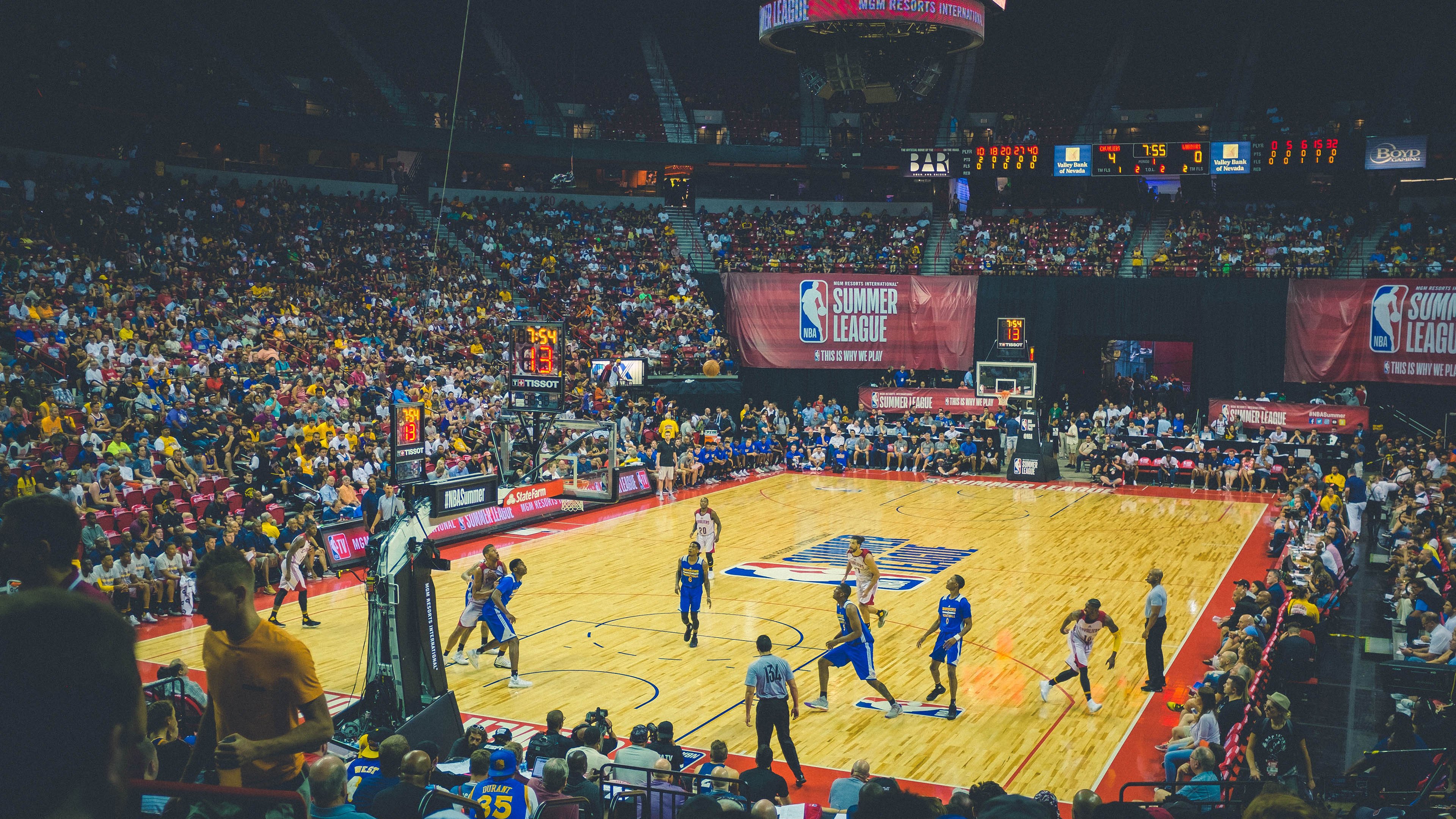 孙兴慜一剑封喉，亚洲之光在英超争冠夜的绝对主宰