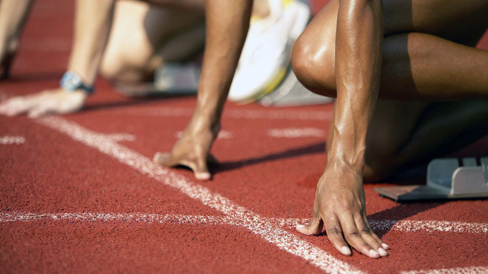 F1街道赛之夜与库尔图瓦的生涯神迹，在极限边缘，见证人类意志的璀璨光芒